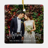 Calligraphie Script Verheiratet und Merry Wedding Keramikornament (Vorderseite)