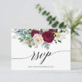 Calligraphy Burgundy Floral Wedding RSVP Card Karte (Stehend Vorderseite)