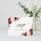 Calligraphy Burgundy Floral Wedding RSVP Postkarte (Stehend Vorderseite)