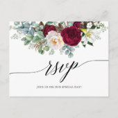 Calligraphy Burgundy Floral Wedding RSVP Postkarte (Vorderseite)