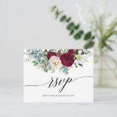 Calligraphy Burgundy Floral Wedding RSVP Postkarte (Stehend Vorderseite)
