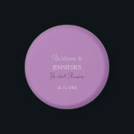 Calligraphy Elegant Lavender Welcome Brautparty Magnet<br><div class="desc">Suchen Sie eine schöne Kalligrafie mit einer ästhetischen Handschrift? Dieses einfache,  auffällige Design ist für Sie. Dieses speziell für die Ehe und den Familiennamen entworfene Design beeindruckt sofort diejenigen,  die es sehen.</div>