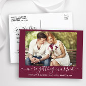 Calligraphy Getting Heiried Save the Date Burgundy Postkarte