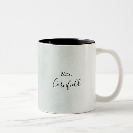Calligraphy Green und White Mrs. Newlywed Bride Zweifarbige Tasse (Rechts)