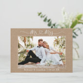 Calligraphy Heart Mr. and Mrs Kraft Wedding Foto Dankeskarte (Stehend Vorderseite)