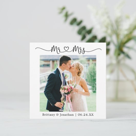 Calligraphy Heart Mr. and Mrs. Wedding Foto Dankeskarte (Stehend Vorderseite)