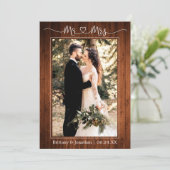 Calligraphy Heart Mr. and Mrs. Wood Wedding Foto Dankeskarte (Stehend Vorderseite)