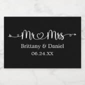 Calligraphy Heart Mr. und Mrs. Wedding Black Schaumweinetikett (Einzelnes Label)