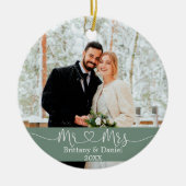 Calligraphy Heart Mr. und Mrs. Wedding Sage Green Keramik Ornament (Vorne)