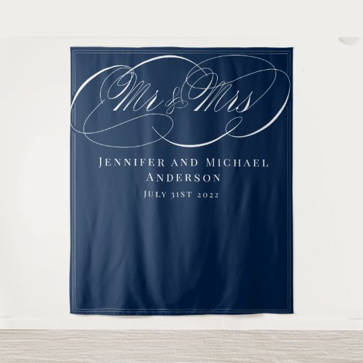 Calligraphy Navy Mr. & Mrs. Wedding Booth Backdrop Wandteppich (Vorderseite)