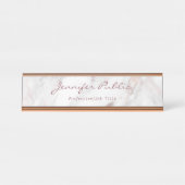 Calligraphy Script Elegante Rose Gold Marble Moder Schreibtischnamensplakette (Vorderseite )