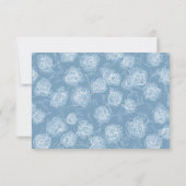 Calligraphy White Dusty Blue Floral Wedding RSVP Karte (Rückseite)
