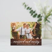 Calligraphy Wood Verheiratet und Merry Wedding Fot Postkarte (Stehend Vorderseite)