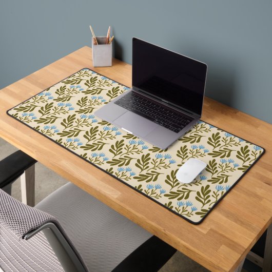  Calm and Natural: Blue Flower Seamless Pattern Schreibtischunterlage (Büro 2)