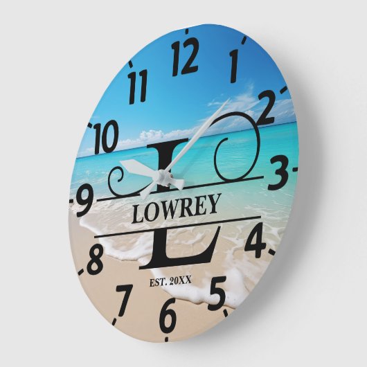 Calm Beach Front L Monogram Große Wanduhr (Winkel)