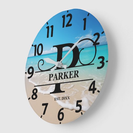 Calm Beach Front P Monogram Große Wanduhr (Winkel)