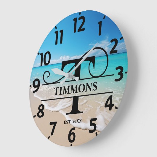 Calm Beach Front T Monogram Große Wanduhr (Winkel)