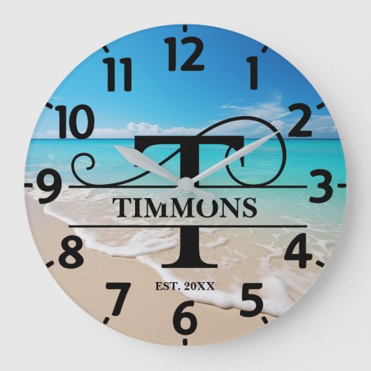 Calm Beach Front T Monogram Große Wanduhr (Vorderseite)