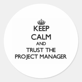 Calm behalten und dem Projektmanager vertrauen Runder Aufkleber