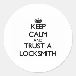 Calm behalten und einem Schlossermeister vertrauen Runder Aufkleber
