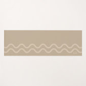 Calm Beige Modern Minimal Wavy Lines With Initials Yogamatte (Vorderseite (Horizontal))