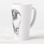 Calm Cat Looking Down Portrait Tasse (Rechte Ecke)