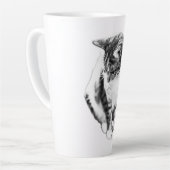 Calm Cat Looking Down Portrait Tasse (Linke Ecke)