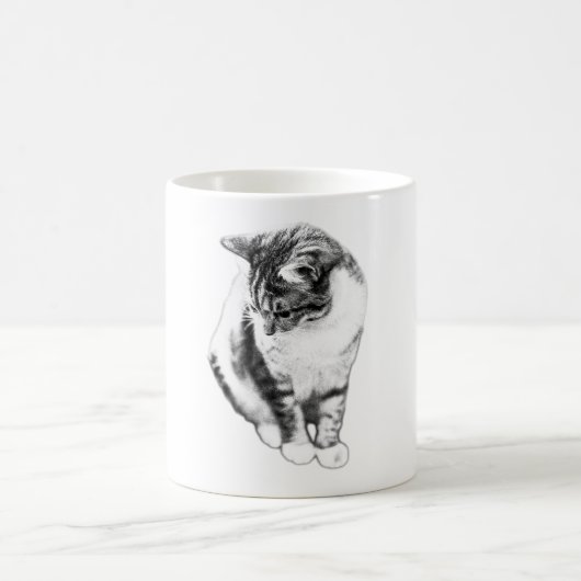 Calm Cat Looking Down Portrait Tasse (Mittel)