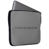 Calm cool gesammelt schwarz dunkelgrau minimalisti laptopschutzhülle (Vorne Rechts)