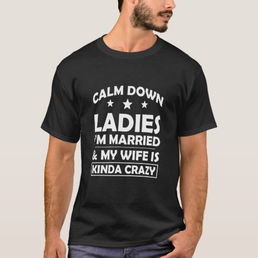 Calm Down Ladies I'm Married & My Wife Is Kinda Cr T-Shirt (Vorderseite)