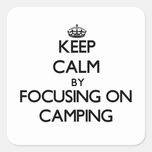 Calm durch Fokus auf Camping behalten Quadratischer Aufkleber (Vorderseite)