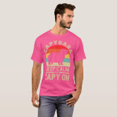 Calm und Capy auf Capybara behalten T-Shirt (Vorne ganz)