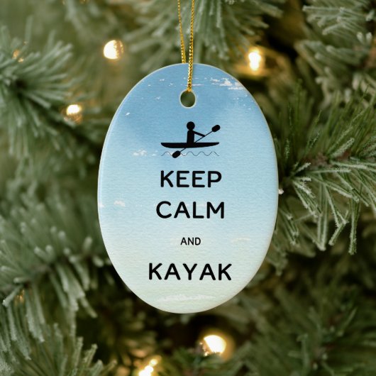Calm und Kayak mit Namensdatum behalten Keramik Ornament (Baum)