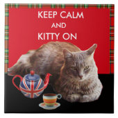 CALM UND KITTY behalten AUF "RED TARTAN CAT TEA"-P Fliese (Vorderseite)