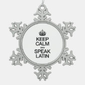CALM UND SPEAK LATIN behalten Schneeflocken Zinn-Ornament (Vorderseite)