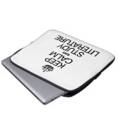 CALM- UND STUDIENLITERATUR behalten Laptopschutzhülle (Vorne Knopf)