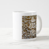 CALM UND Text auf Popcorn-Dekoration behalten Jumbo-Tasse (Vorderseite Rechts)