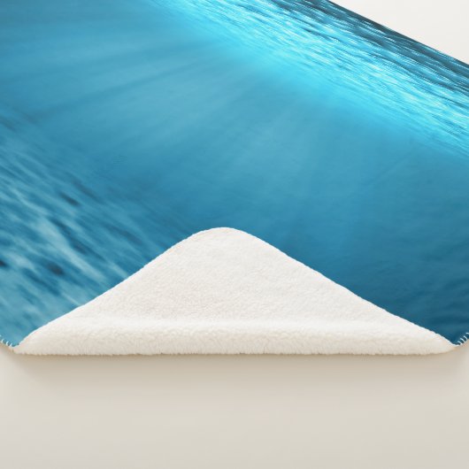 Calm Underwater Blue Ocean Light Sherpadecke (3/4)