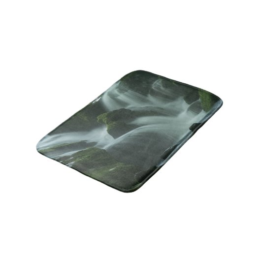 Calming Waterfall Badematte (Schrägansicht)