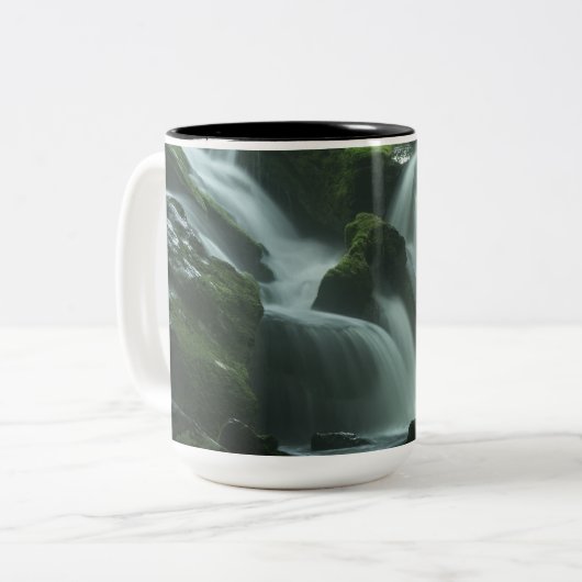 Calming Waterfall Zweifarbige Tasse (Vorderseite Links)