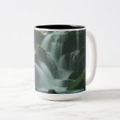 Calming Waterfall Zweifarbige Tasse (VorderseiteRechts)