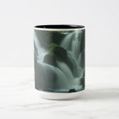 Calming Waterfall Zweifarbige Tasse (Mittel)