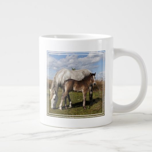 Camargue-Fohlen mit Mutter Jumbo-Tasse (Rechts)
