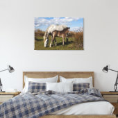 Camargue Horse Foal mit Mutter Leinwanddruck (Insitu (Schlafzimmer))