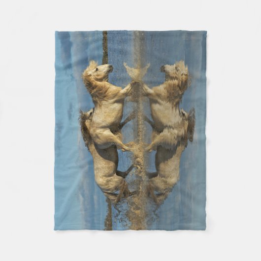 Camargue Horses and Reflection, Südfrankreich Fleecedecke (Vorderseite)