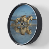 Camargue Horses and Reflection, Südfrankreich Uhr (Winkel)