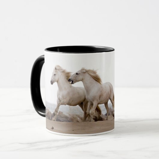 Camargue Pferde laufen am Strand Tasse (Vorderseite Links)