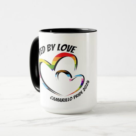 Camarillo Pride 2025 Mama Bear Tasse (Vorderseite Links)