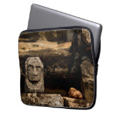 Cambodia Smiling Stone Totem Laptop Sleeve (Vorderseite Links)