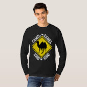 Camel Crossing Sign T-Shirt (Vorne ganz)